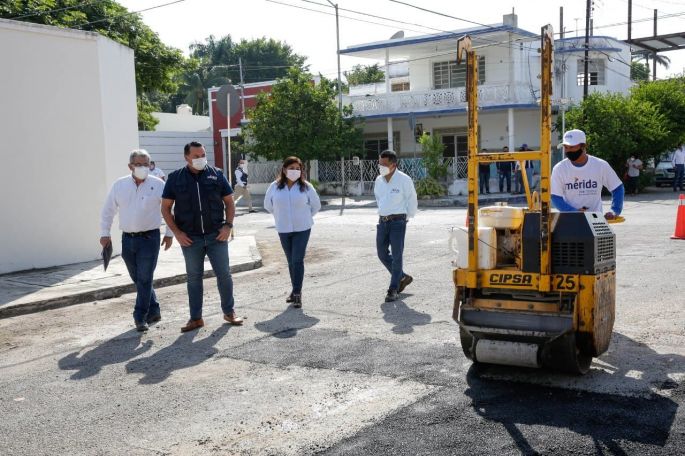 Gracias al apoyo ciudadano el Ayuntamiento logra la atención oportuna al problema de los baches, afirma el alcalde Renán Barrera Concha