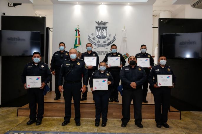 Reconocen a los Policías que detuvieron a los asesinos de Teresa Vega y Raúl Couoh   