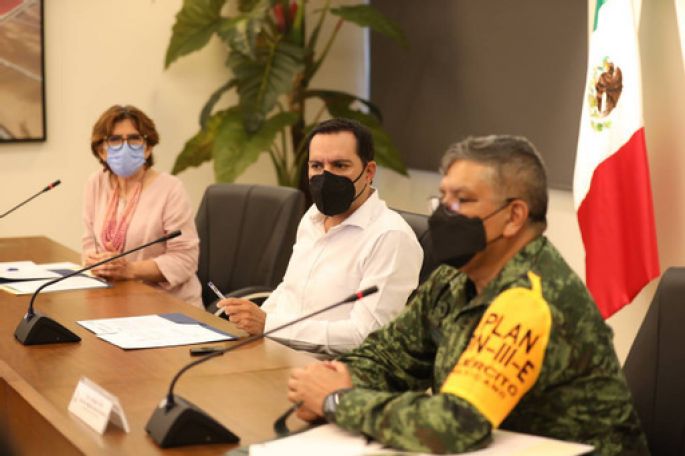 Como medida de prevención para proteger a los trabajadores yucatecos, se suspenden este jueves actividades laborales en Yucatán ante paso del huracán 