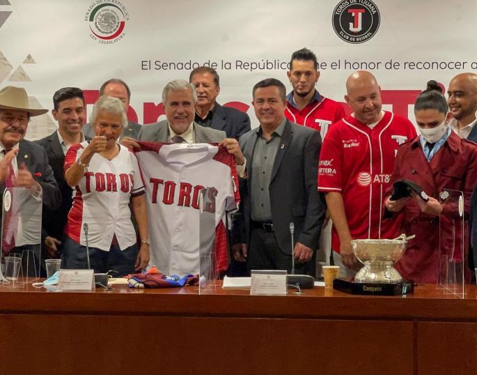 Los Toros de Tijuana reciben reconocimiento en el Senado de la República