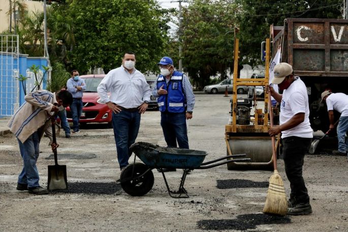 El alcalde Renán Barrera impulsa obras de construcción, reconstrucción y repavimentación en todo el Municipio