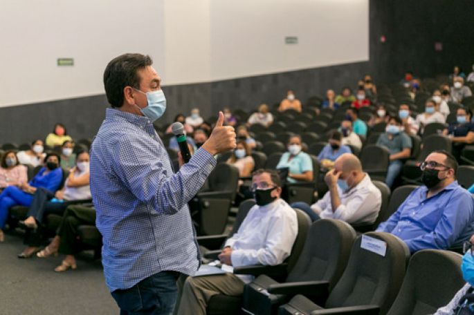 Escuelas privadas y maestros continúan apoyando el regreso a clases