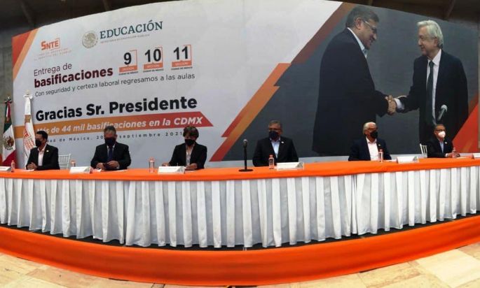 Entregan la SEP y el SNTE más de 44 mil basificaciones para el personal educativo de la Ciudad de México
