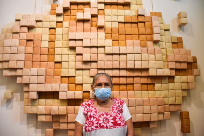 Tejedoras de Hocabá, presentes en la exposición “U sakaltbil máaxoni”