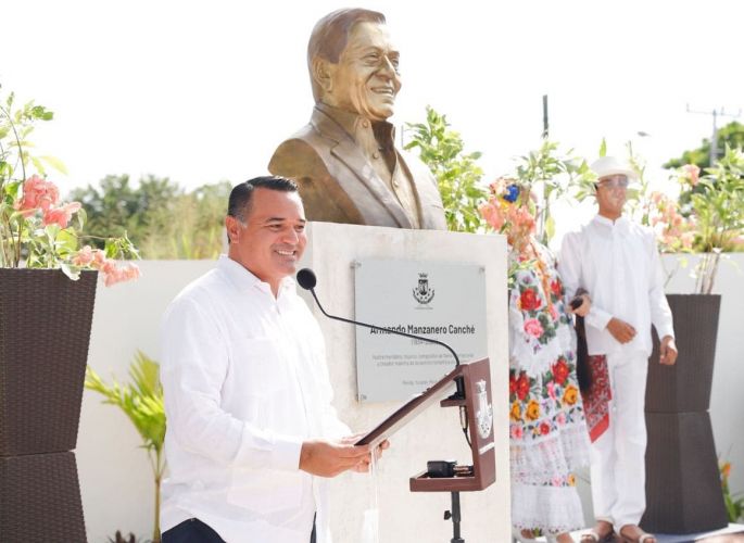 Mérida le rinde homenaje al cantautor yucateco Armando Manzanero 