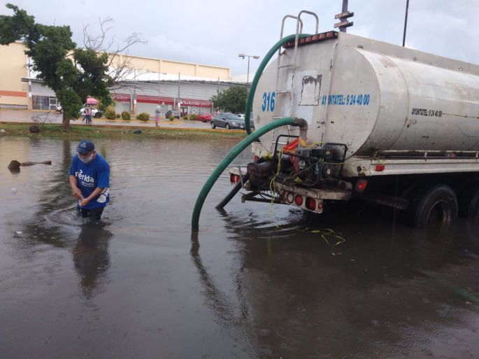 Atiende el Ayuntamiento de Mérida reportes de calles inundadas en el poniente de la ciudad