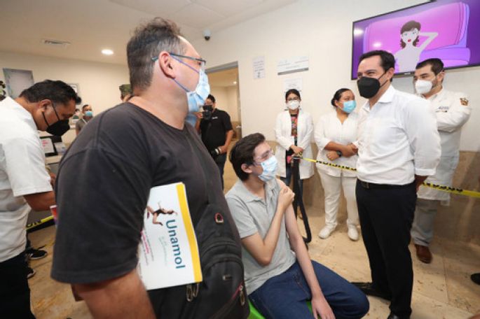 El Gobernador Mauricio Vila Dosal reitera a los yucatecos la importancia de acudir a vacunarse