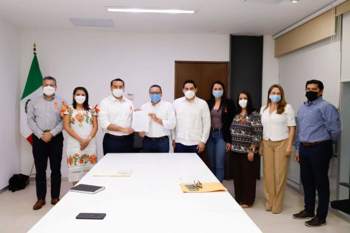El alcalde Renán Barrera entrega la Ley de Ingresos del Municipio de Mérida 2022