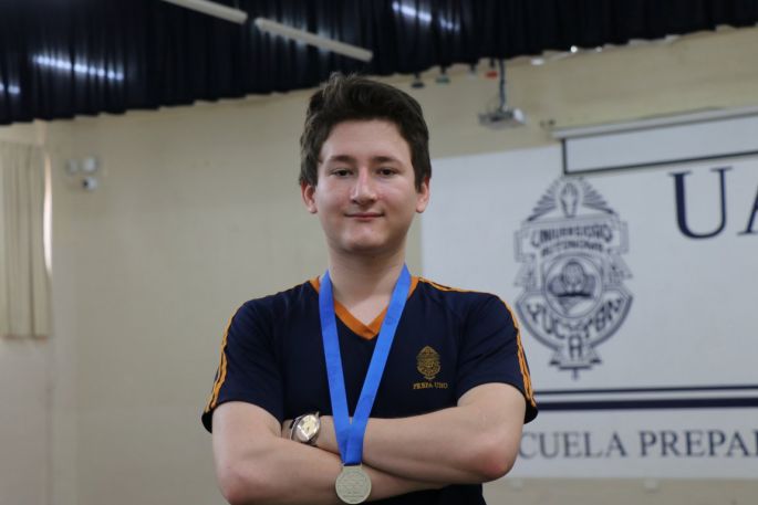 Estudiante de UADY triunfa en olimpiada internacional  