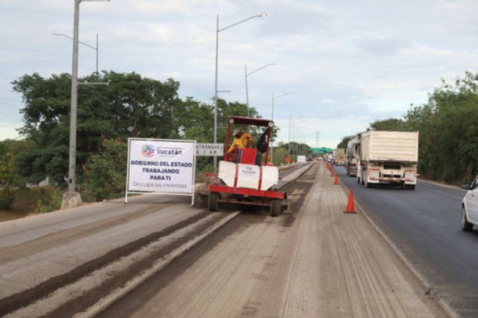 Gobierno del Estado realiza la repavimentación de otros 10 kilómetros críticos del Periférico de Mérida