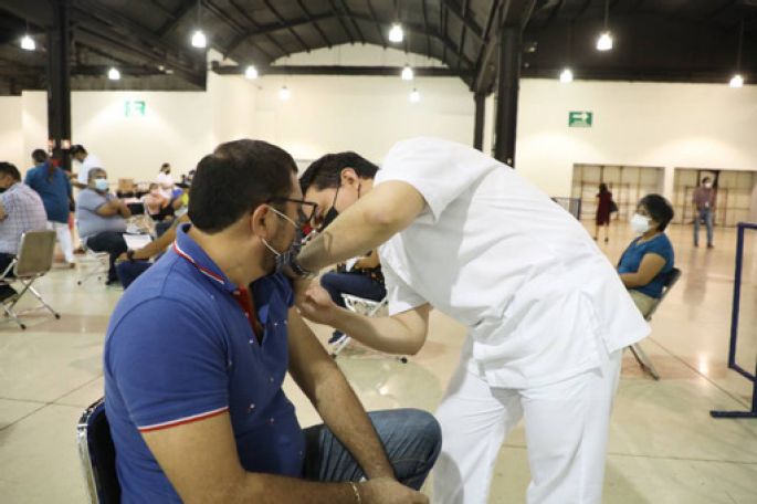 Arranca en Mérida jornada de vacunación de dosis de refuerzo contra el Coronavirus, a personas de 40 a 59 años
