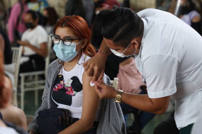 Adolescentes de 15 a 17 años de Mérida empiezan a recibir segunda dosis de la vacuna contra el Coronavirus