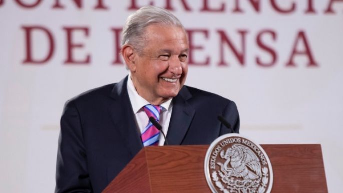AMLO garantiza a periodistas respeto, protección y libertad de expresión