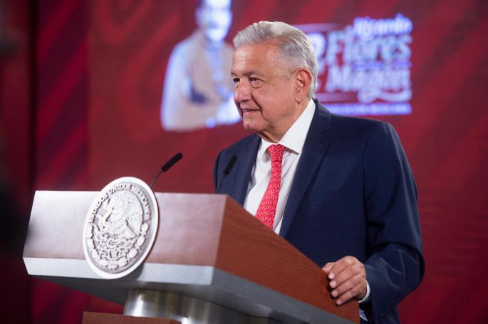 AMLO presenta iniciativa de reforma electoral; incluye creación del INEC y reducción de gasto a partidos políticos