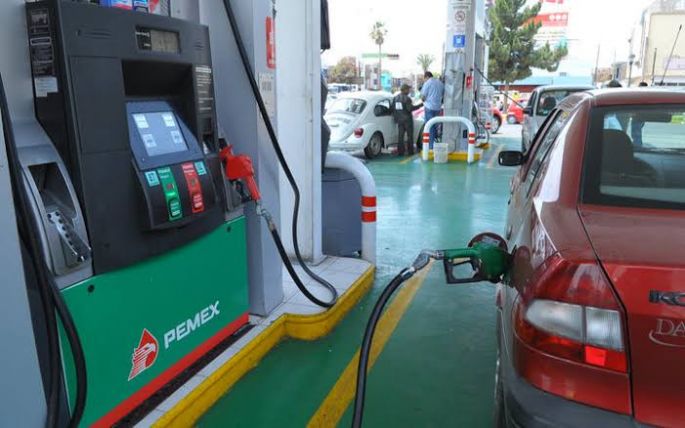 Propone MORENA cárcel a quienes vendan litros incompletos de gasolina