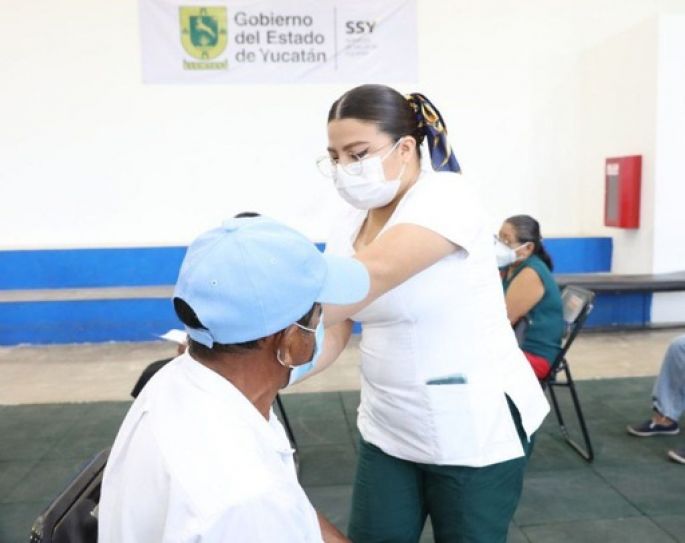 Arranca aplicación de la cuarta dosis contra el Coronavirus, a adultos mayores y trabajadores del sector salud