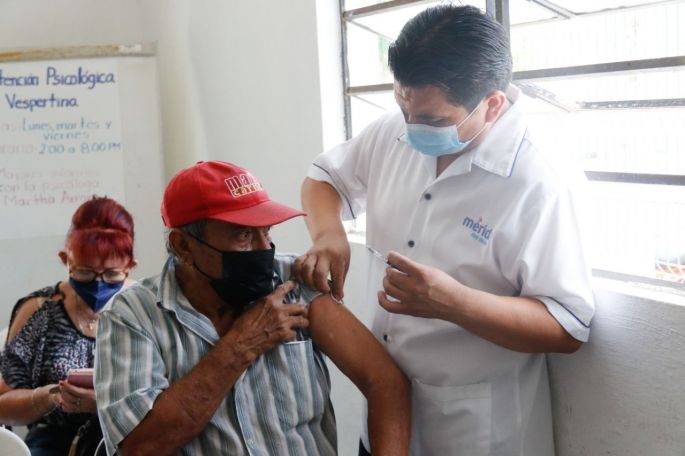 Exitoso arranque de la campaña de vacunación para Covid-19 en los módulos del Ayuntamiento de Mérida