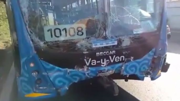 Atención inmediata a personas lesionadas en accidente vial de la ruta Periférico del sistema de transporte “Va y Ven”