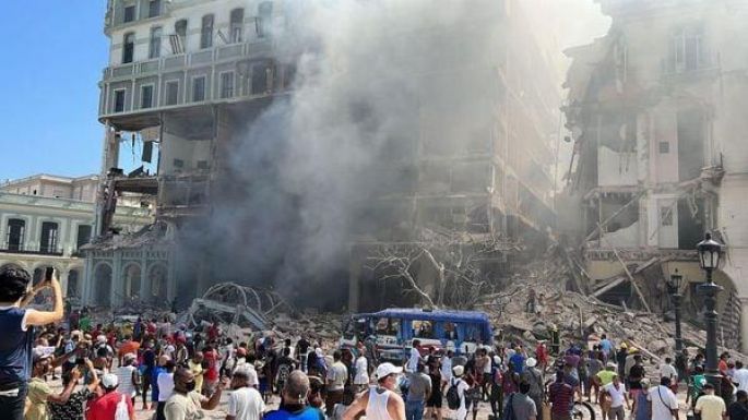 Fuerte explosión destruye el hotel Saratoga en La Habana, Cuba 