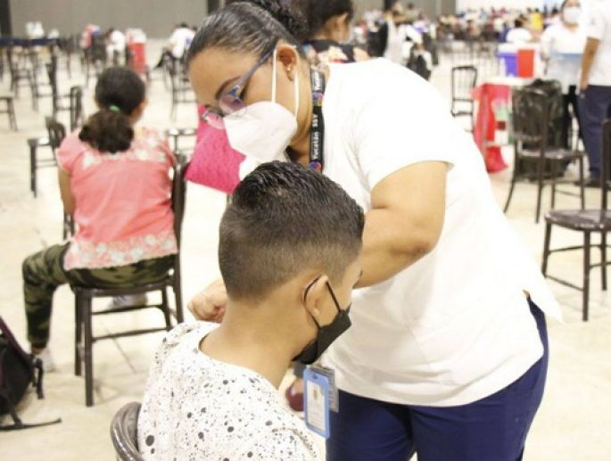 Inicia aplicación de primeras dosis de vacunas contra el Coronavirus para jóvenes de 12 a 14 años de Mérida y 7 municipios de Yucatán