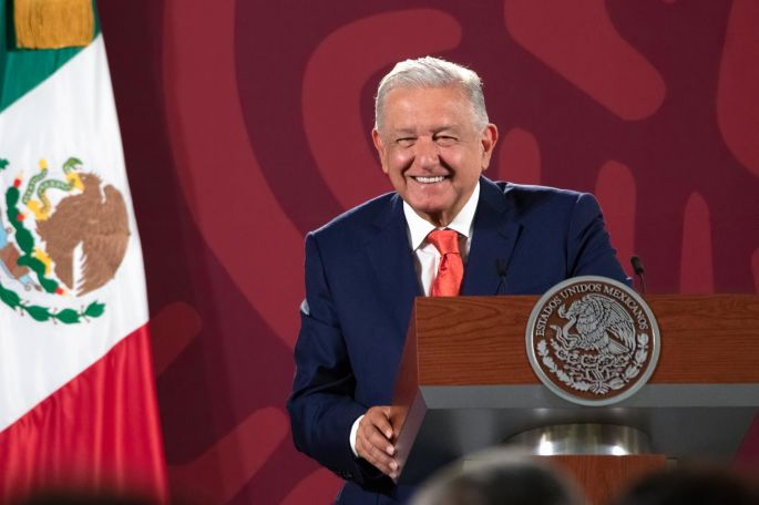 Compra de Altán Redes contribuirá a llevar internet hasta comunidades alejadas del país: AMLO 