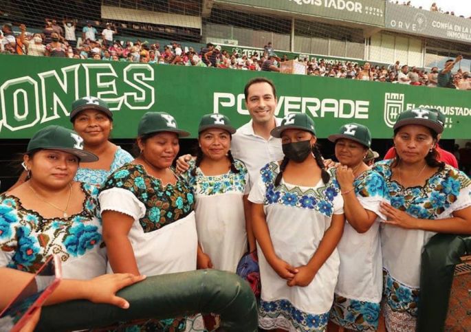 Se hizo historia en el Kukulcán, lleno total en el Primer Juego de Sóftbol Femenil 