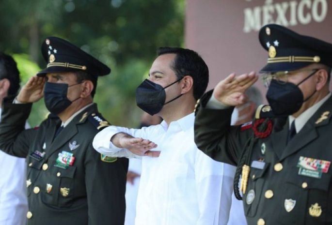 Asiste el Gobernador Mauricio Vila Dosal a ceremonia de cambio de mando de la 32 Zona Militar
