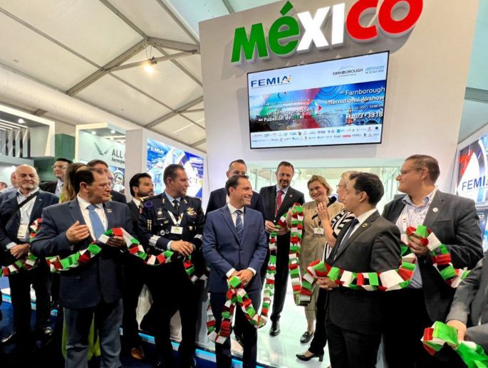 En una de las más importantes ferias de la industria aeronáutica mundial, el Gobernador Mauricio Vila promueve las ventajas de invertir en Yucatán
