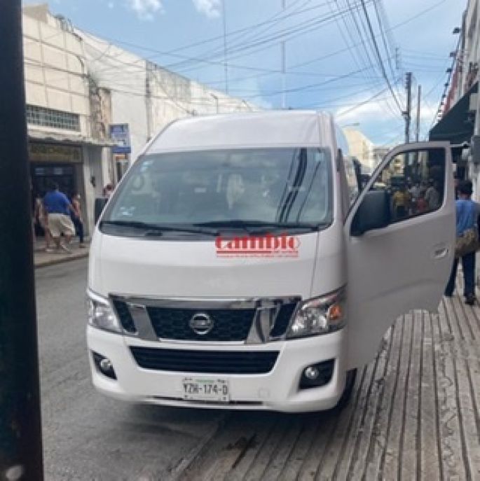 Denuncia Ciudadana: Guiadores irresponsables se estacionan en lugar prohibido