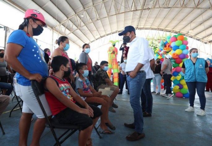 Supervisa el Gobernador Mauricio Vila Dosal el operativo de vacunación para niñas y niños de 5 a 11 años en Ticul