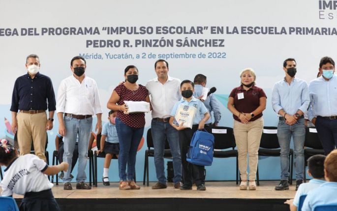 El Gobernador Mauricio Vila lleva a más estudiantes yucatecos sus paquetes de útiles de “Impulso Escolar”