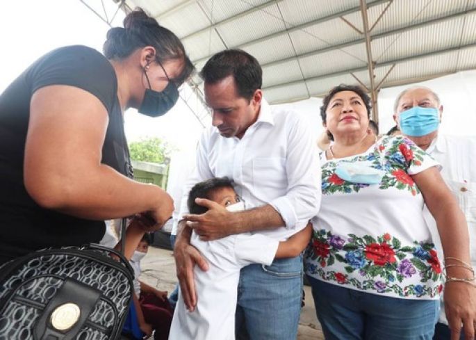 Con uniformes, útiles escolares y mejoras a las escuelas, Mauricio Vila transforma la educación en favor de las niñas y los niños de Yucatán