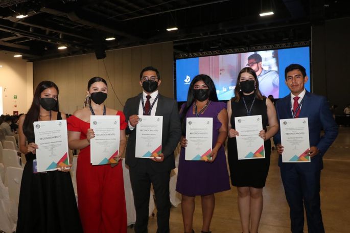 Finalizan con excelencia la educación superior  