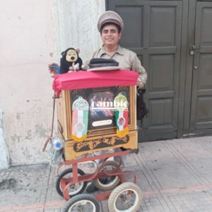 La música de los organilleros deleita a los meridanos