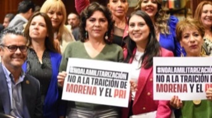 Ivonne Ortega pide a los priistas renunciar al PRI