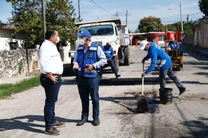 El Alcalde Renán Barrera intensifica el programa permanente de bacheo para atender las vialidades del Municipio
