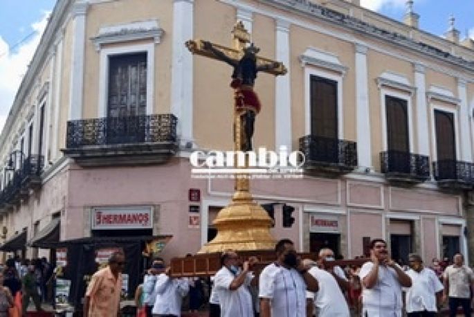 Algarabía en la Plaza Grande por el festejo al Santo Cristo de las Ampollas  
