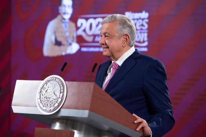 Modelo IMSS Bienestar optimiza abasto de medicamentos en cinco estados del país, afirma AMLO 
