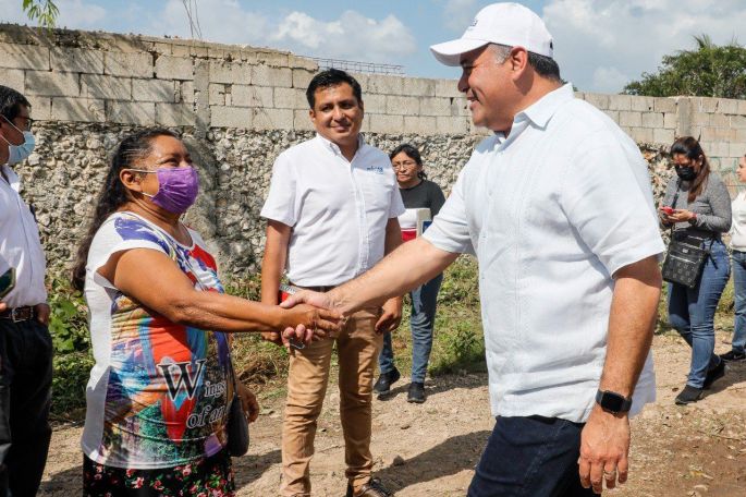 Renán Barrera comparte con otras ciudades los programas exitosos para abatir la pobreza