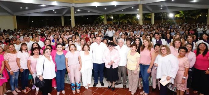 Renán Barrera acompaña a las mujeres trabajadoras para consolidar sus derechos