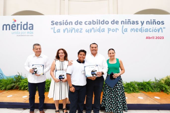 Renán Barrera promueve la participación de las y los niños en el desarrollo de la ciudad