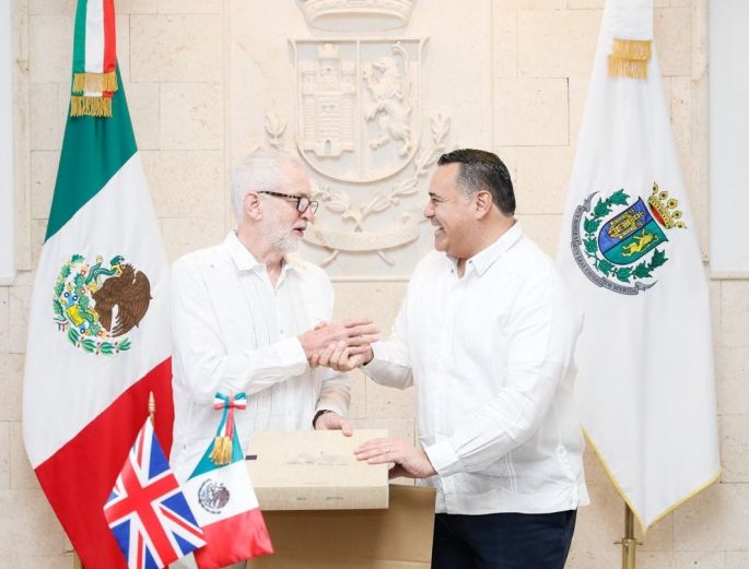 Líder británico reconoce el trabajo que realiza Renán Barrera en el Municipio