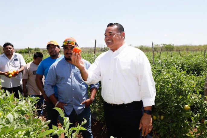 Renán Barrera visita Oxkutzcab para presentar el programa Círculo 47 a miles de productores de la región  