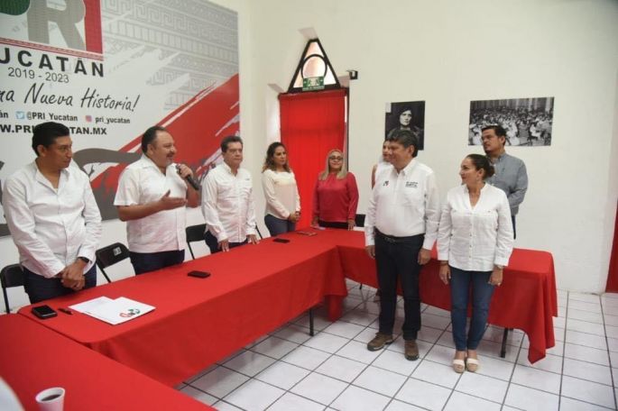 Priístas en Yucatán piden que se barra con la directiva que encabezó Pancho Torres 