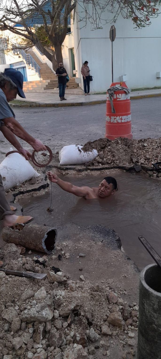 Atiende la Japay una fuga ocasionada en la colonia Montes de Amé