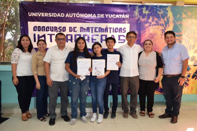 Estudiantes de la Preparatoria Dos ganan concurso de matemáticas