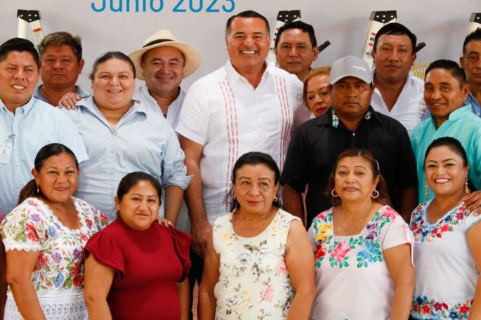 Renán Barrera trabaja de la mano con las y los comisarios en la mejora de los espacios públicos