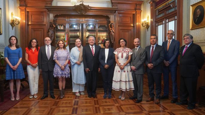 Se reúne AMLO en Palacio Nacional con Consejeros del INE