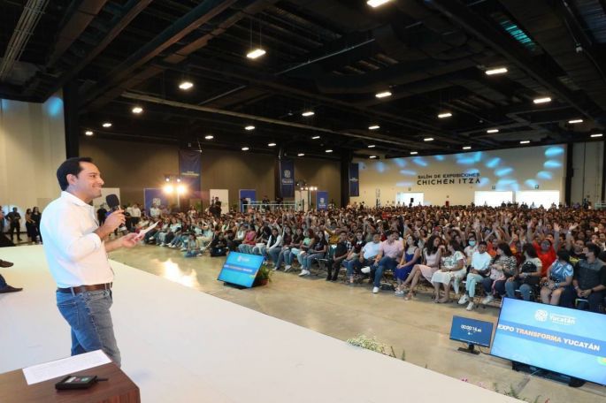 Presenta el Gobernador Mauricio Vila Dosal a jóvenes las acciones que están transformando a Yucatán