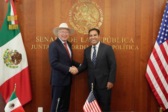 Acuerdan en el Senado mexicano mejorar lazos de cooperación entre México y Estados Unidos 